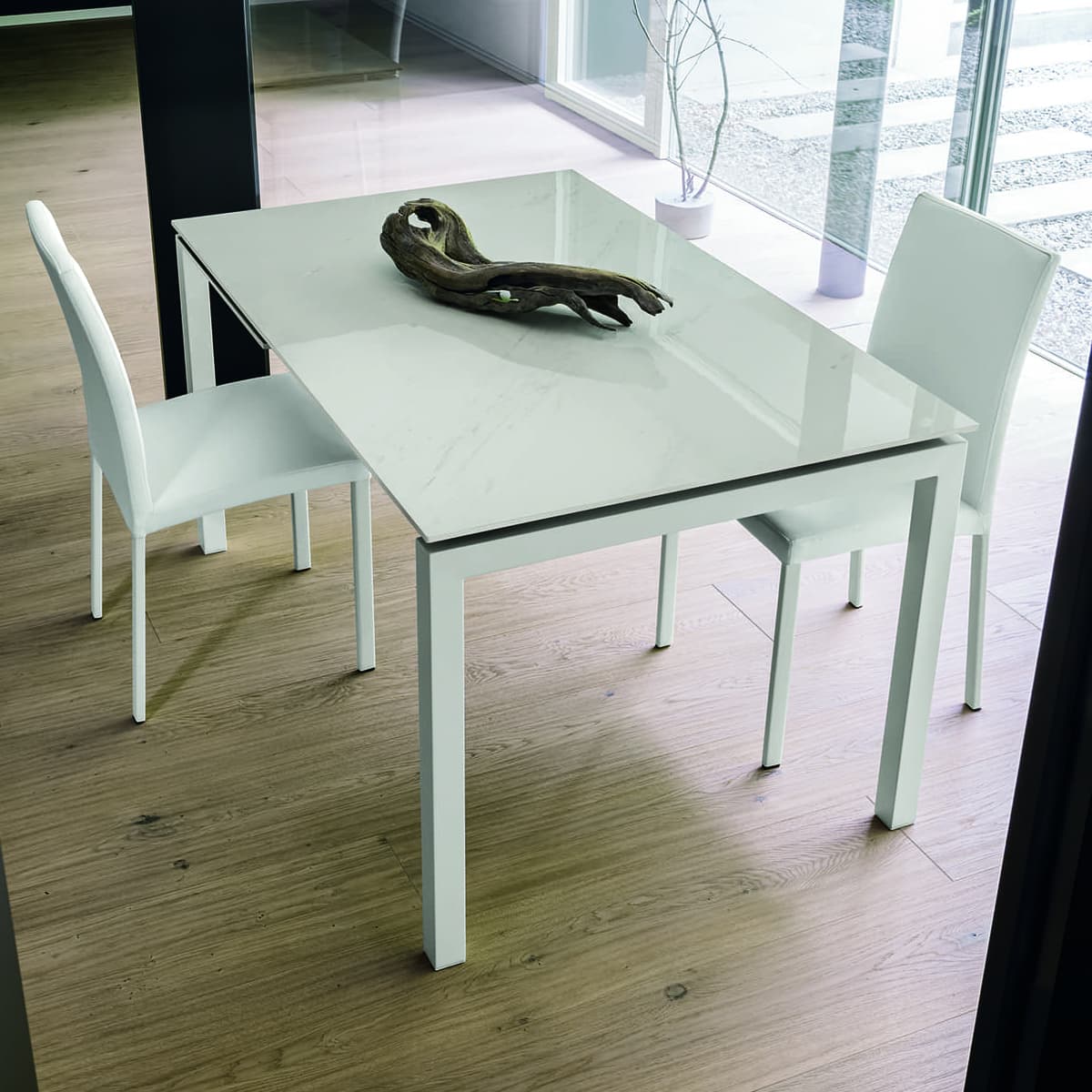 Stühle und Tisch