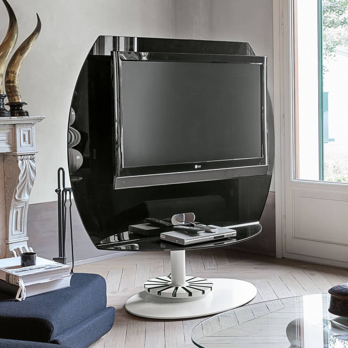 Bild Fernsehsockel und TV